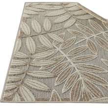 Load image into Gallery viewer, 4&#39; Round Gray And Ivory Round Floral Indoor Outdoor Area Rug